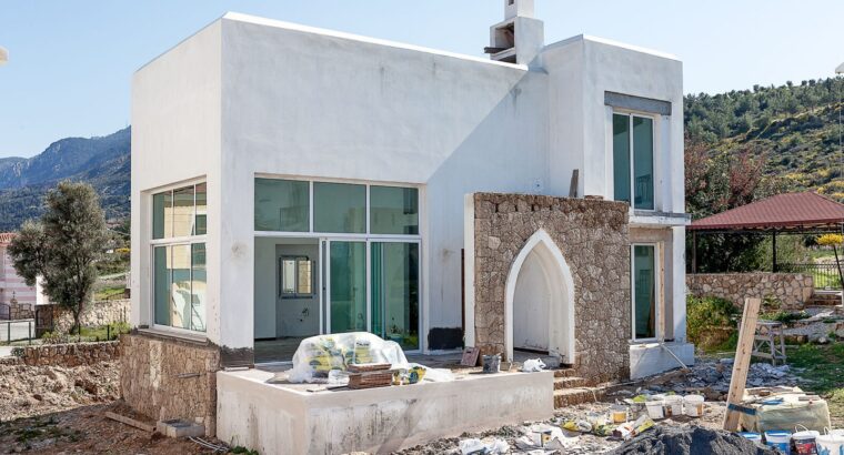 Kıbrıs Girne Karşıyaka Satılık Site İçinde Villa