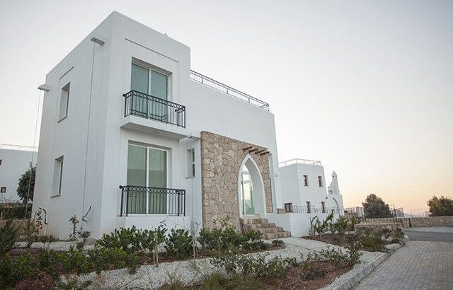 Kıbrıs Girne Karşıyaka Satılık Site İçinde Villa