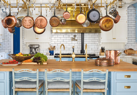 Mutfak Dolaplarını Renklendirerek Sıcak Şık Tasarımlar