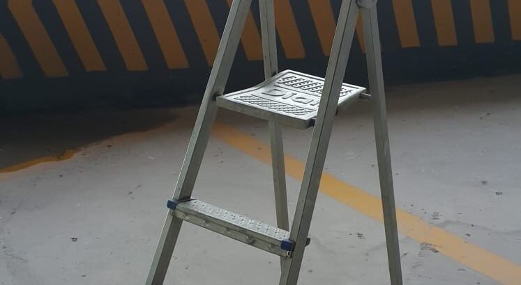 Satılık Diall 3+1 Galvanez Kaplama Metal Merdiven