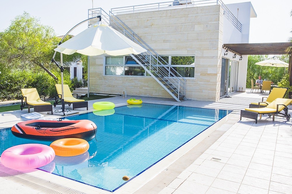Kıbrıs Girne Esentepe Satılık Havuzlu Villa
