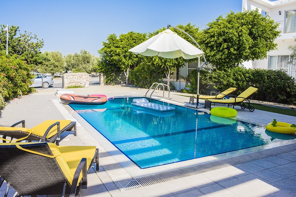 Kıbrıs Girne Esentepe Satılık Havuzlu Villa
