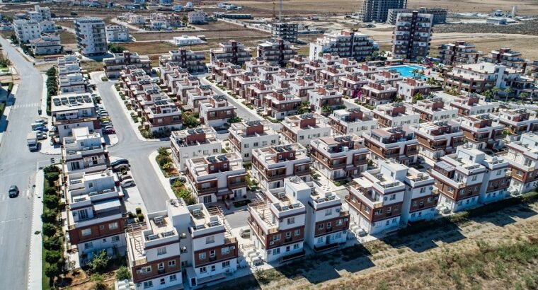 Kuzey Kıbrıs İskele Satılık Site içinde 1+1 Ev
