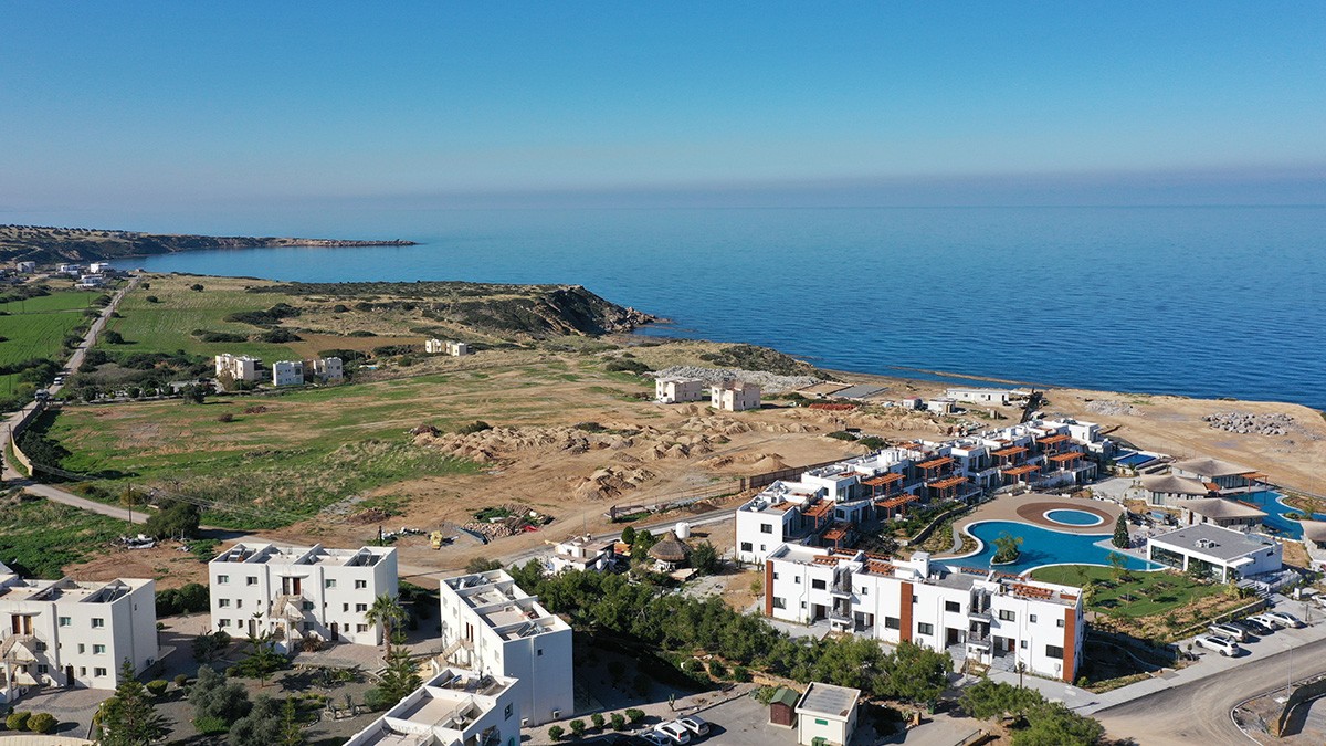 Kıbrıs Girne Esentepe Satılık 2+1 Site de Deniz Kenarı Ev
