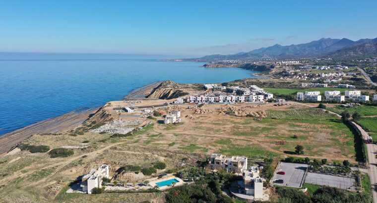 Kıbrıs Girne Esentepe Satılık 2+1 Site de Deniz Kenarı Ev
