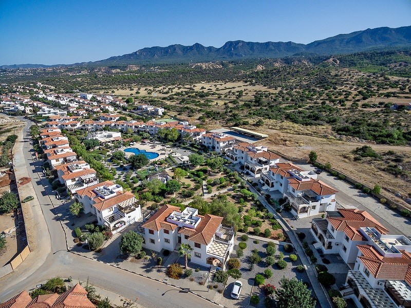 Kıbrıs Girne Esentepe Satılık 2+1 Site İçinde Tatil Evi