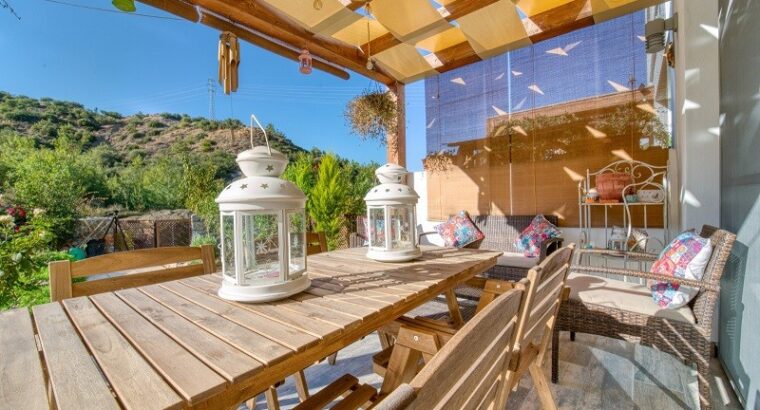 Kıbrıs Girne Satılık 3+1 Site Doğa içinde villa