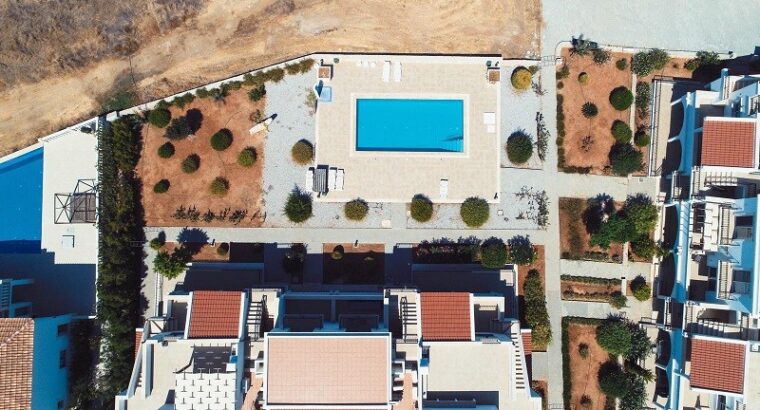 Kıbrıs Girne Esentepe Satılık 2+1 Site İçinde Tatil Evi