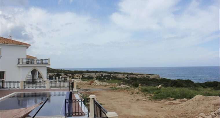 Kıbrıs Girne Esentepe Satılık Deniz Önü Yüzme Havuzlu Villa