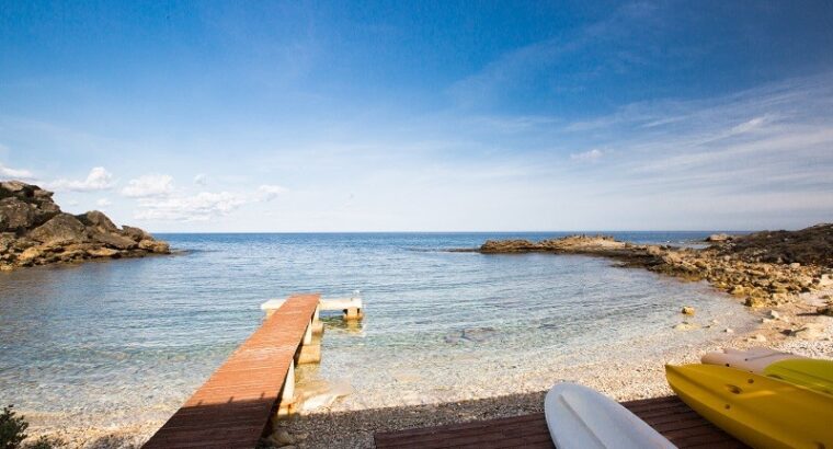 Kıbrıs Gazimağusa Tatlısu Kendi Özel Plajı Olan Satılık 5+1