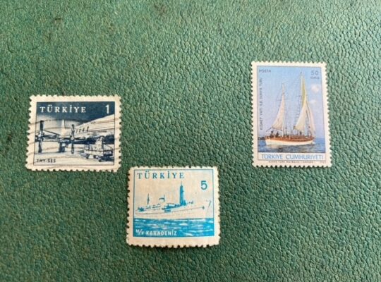 Antika satılık pullar uçak gemi yelkenli figürler
