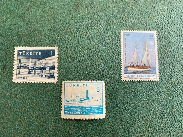 Antika satılık pullar; uçak, gemi ve yelkenli figürler