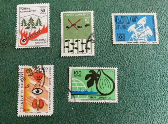 Muhtelif satılık eski pullar