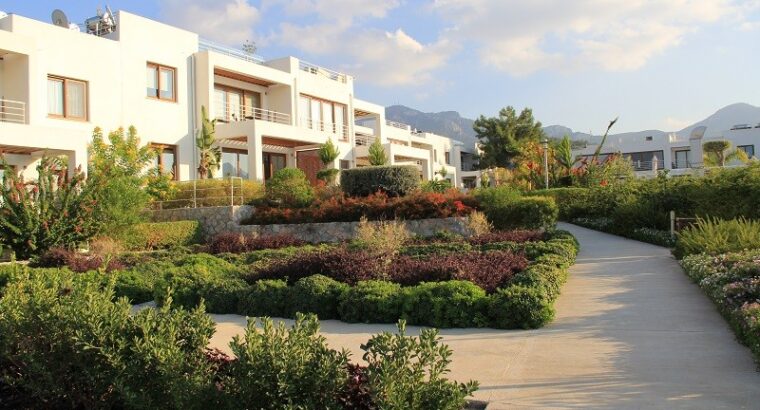 Kıbrıs Girne Esentepe Dağ ve Deniz Manzaralı 3+1 Ev