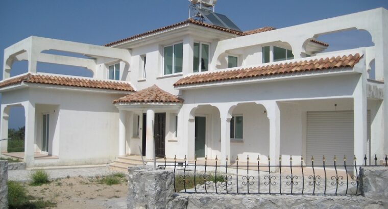 Kıbrıs Girne Ozanköy Satılık 3+1 Havuzlu Villa