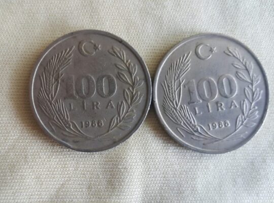 1988 Yılı Satılık 2 Adet Metal 100 Lira