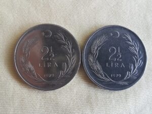 1979 Yılı Satılık 2 Adet Metal 2.5 Lira