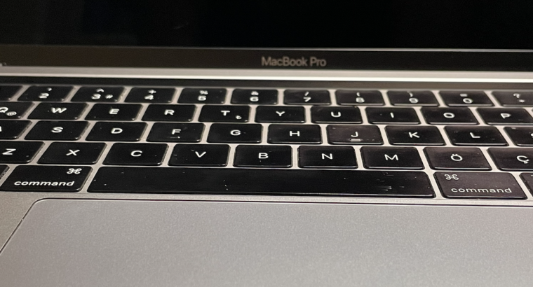 Macbook Pro 13” Touchbar Core İ5 8GB 128GB